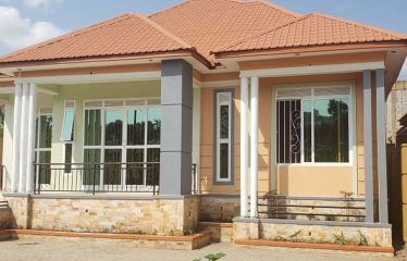 KITENDE ENTEBBE ROAD 3BEDROOMS